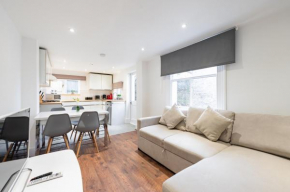 Bright, Spacious & Large Wimbledon Flat (17WHS)